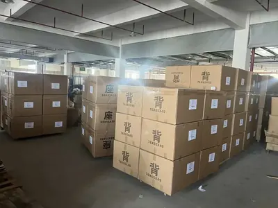 Lô ghế hội trường đóng thùng tập kết tại kho Bằng Tường
